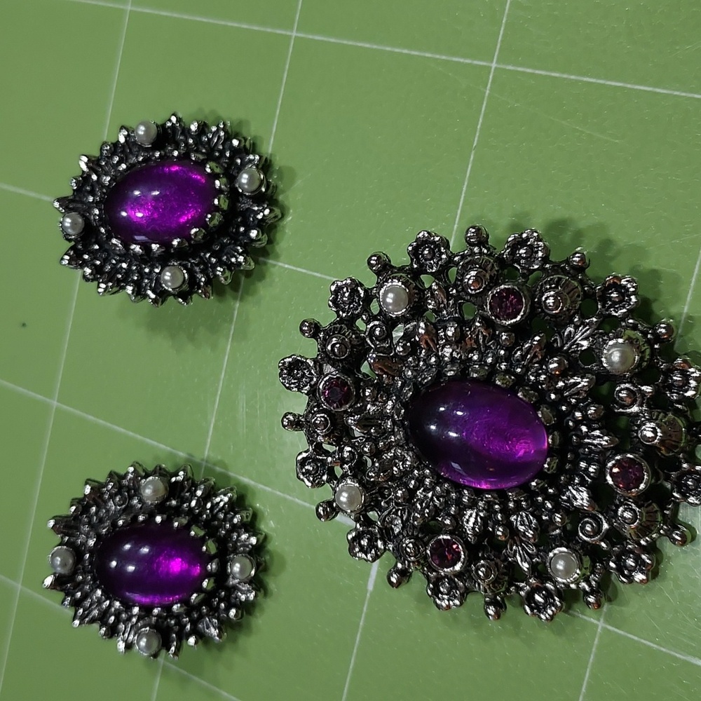 Vtg Sarah Coventry Amethyst brooch/earrings